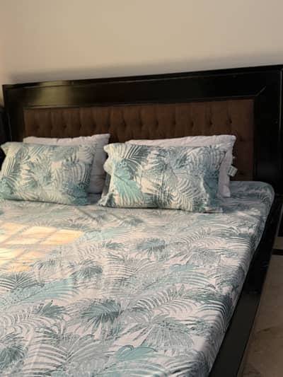 Interwood Wooden BED SET and Chester DRAWERS for SALE!