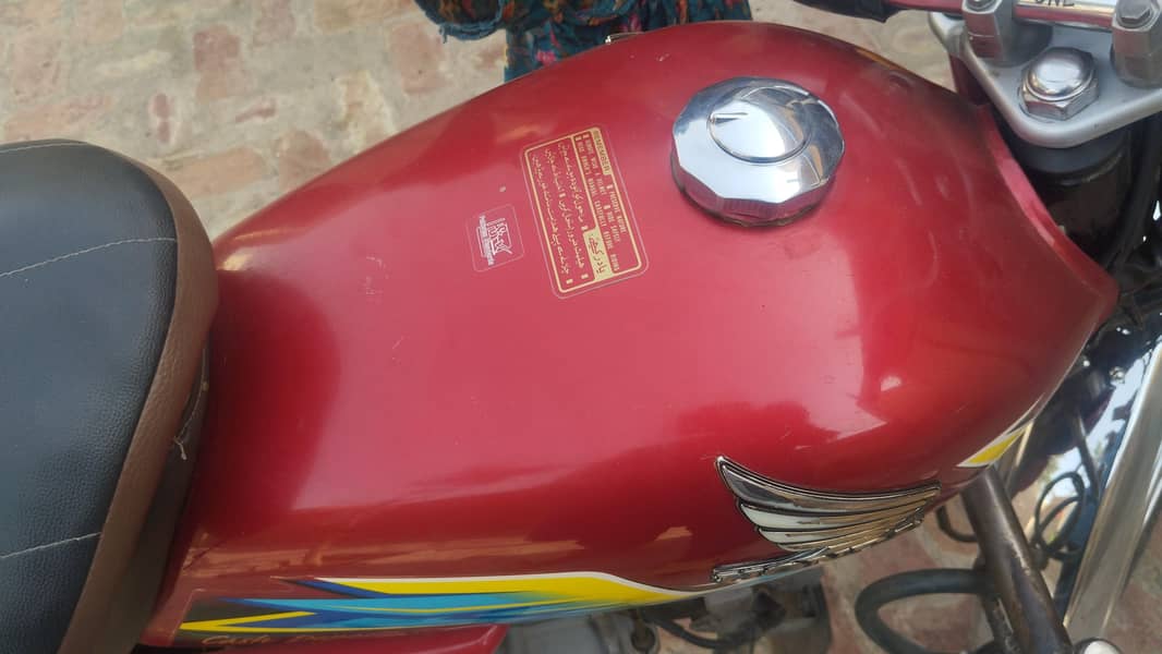 ایک ہاتھ چلی ھوئی صاف سھتری بائیکل ھے 5
