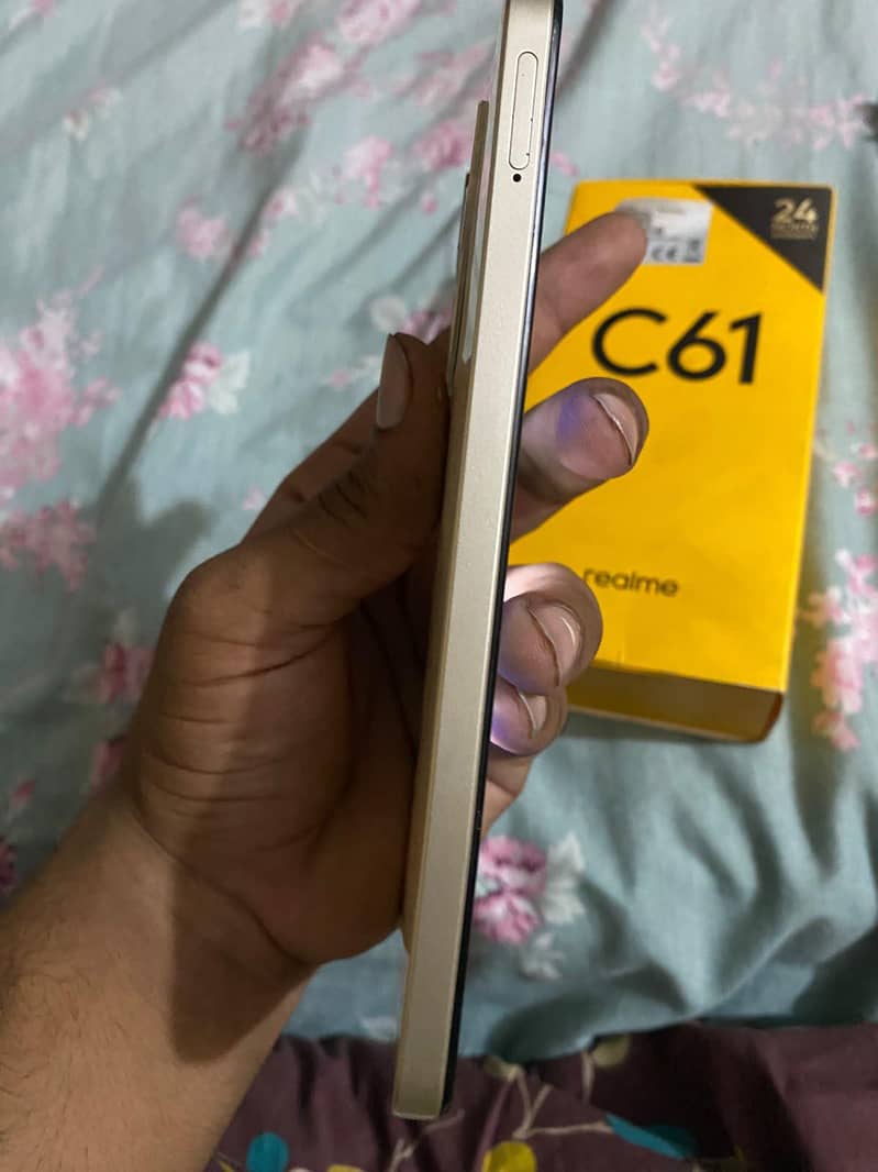 Realme C61 6