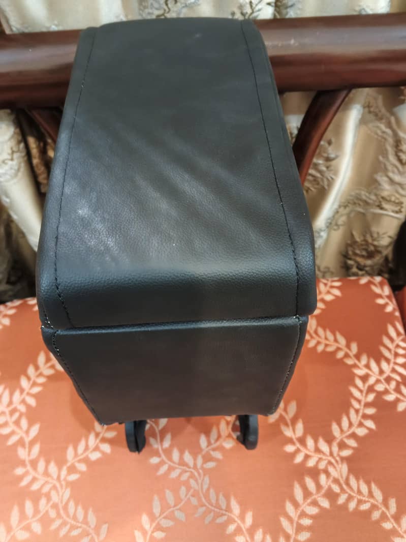 Arm rest / Console Box 3