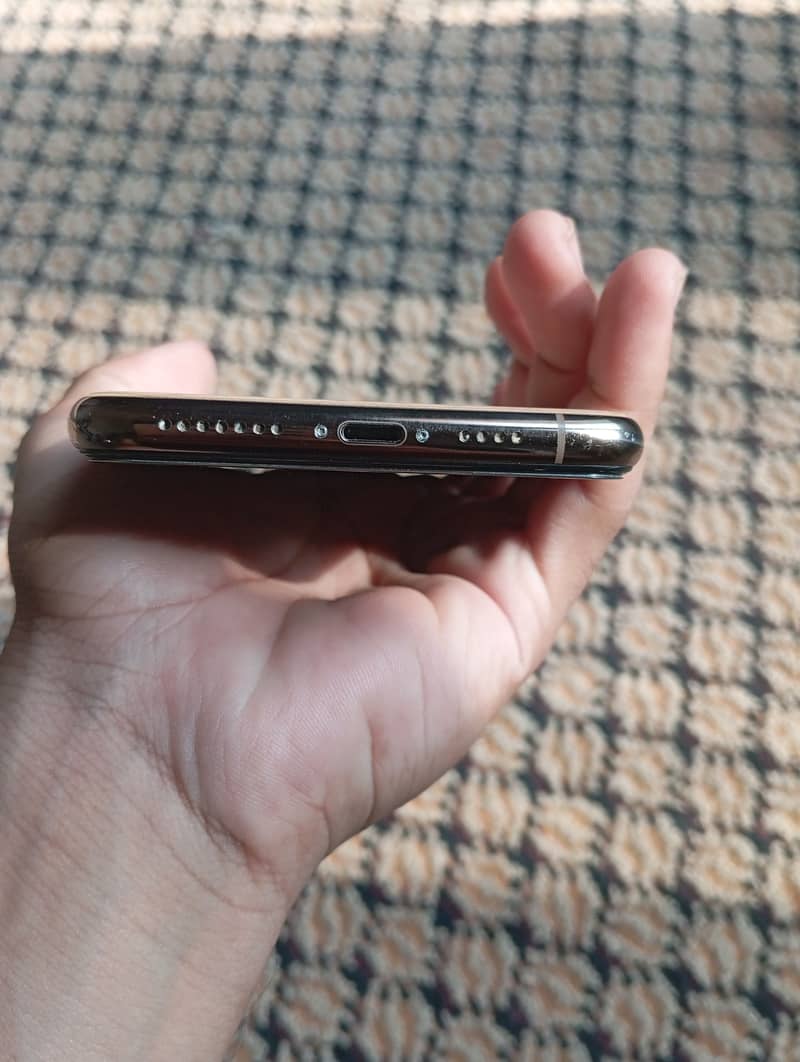 Apple iPhone 11 Pro Max 2