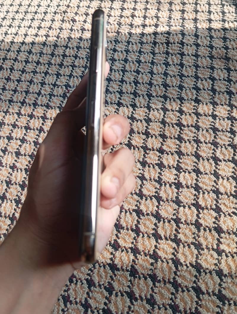 Apple iPhone 11 Pro Max 3
