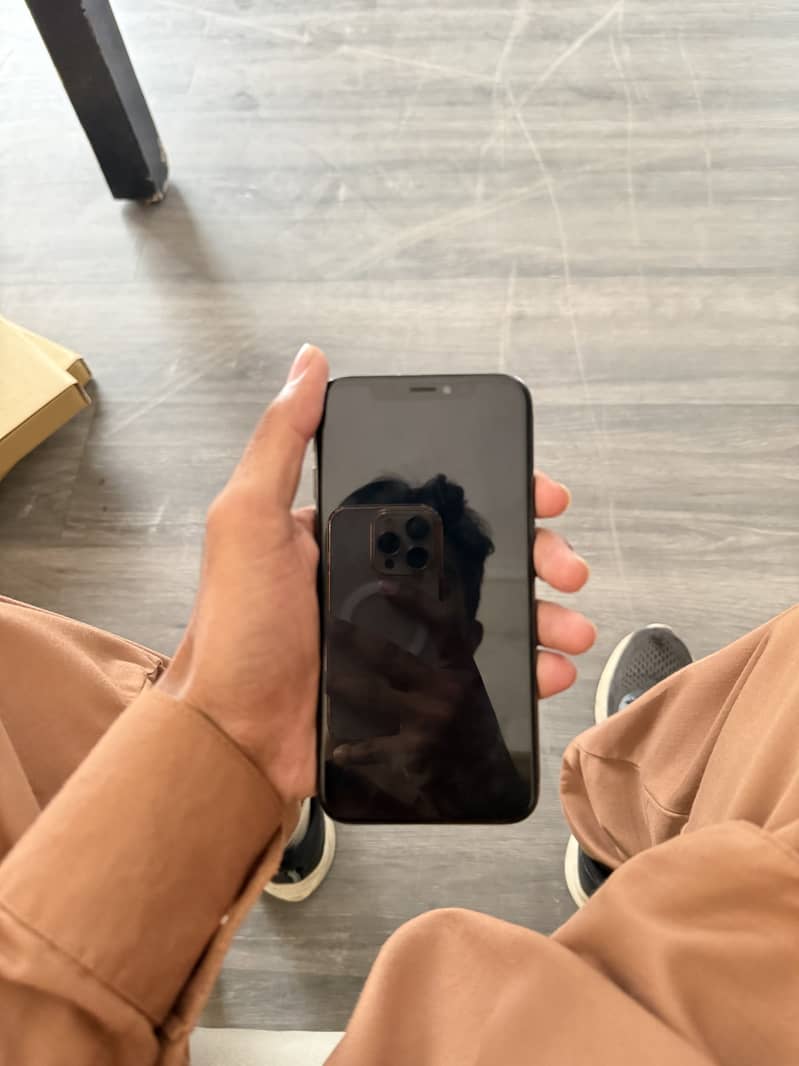 Apple iPhone X 4