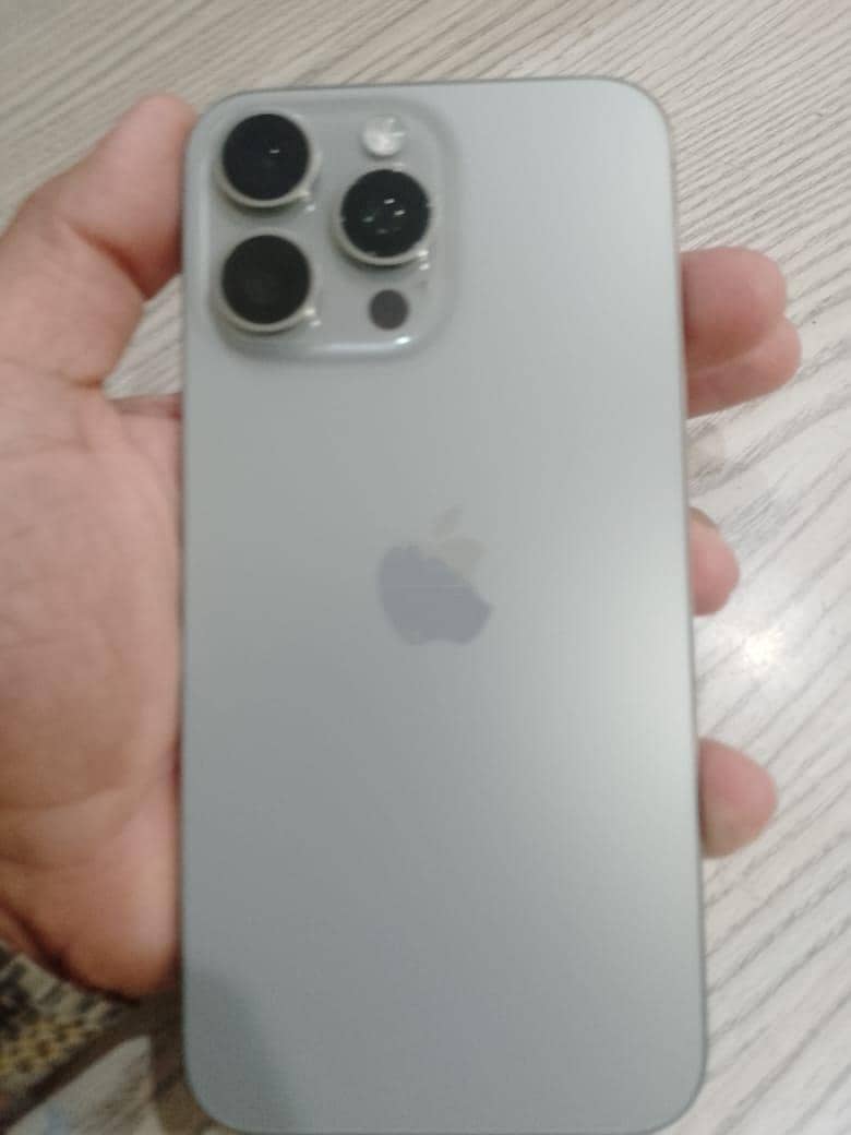 Apple iPhone 15 Pro Max 0