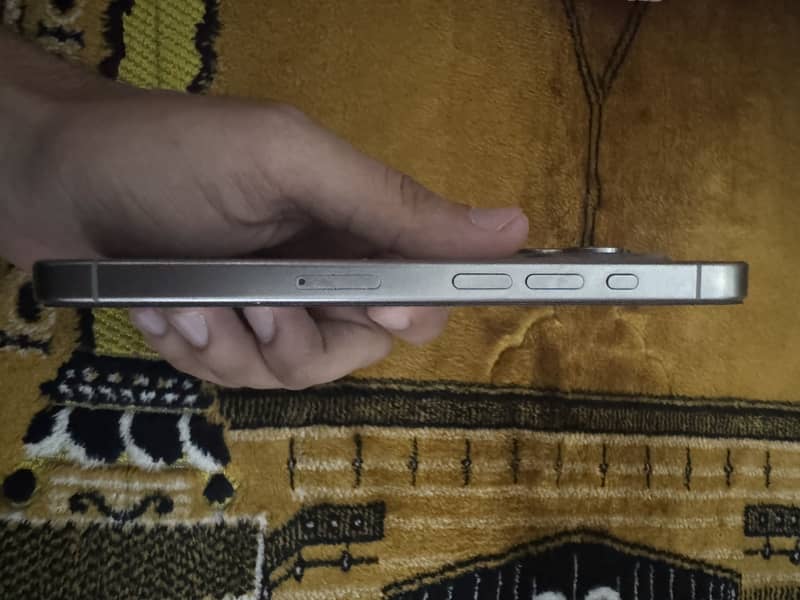 Apple iPhone 15 Pro 3