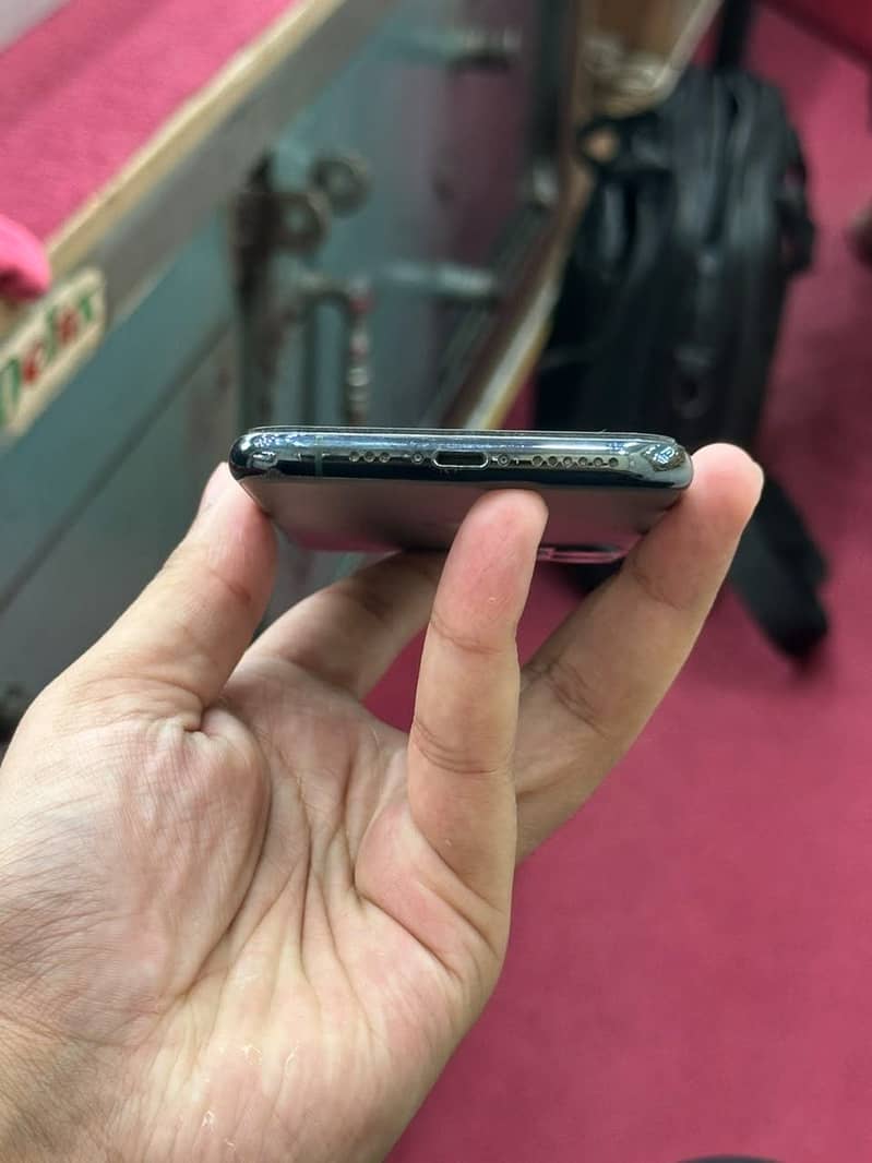 Apple iPhone 11 Pro 1