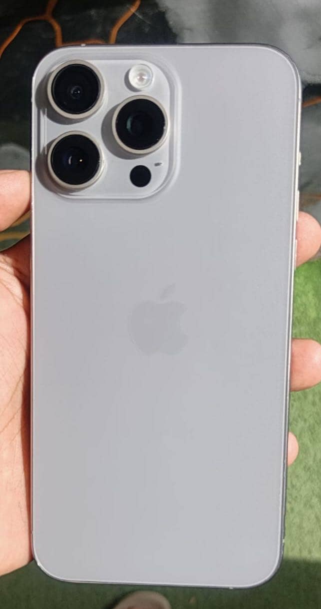 Apple iPhone 15 Pro Max 0
