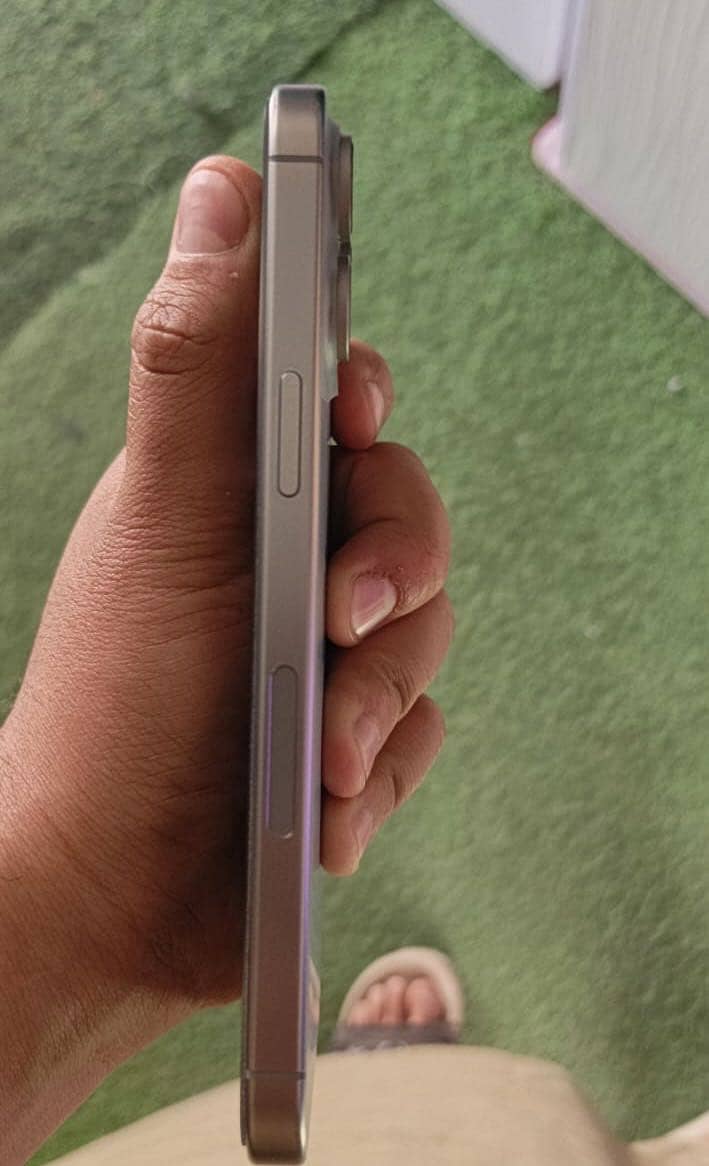 Apple iPhone 15 Pro Max 3