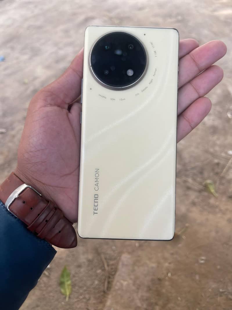 Tecno CAMON 30S 1