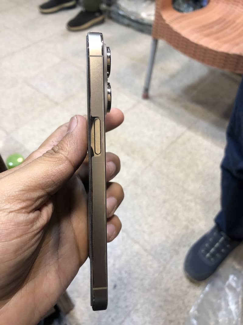 iPhone 14 Pro 0