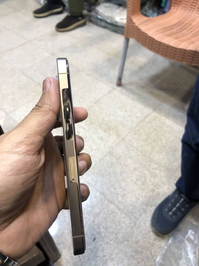 iPhone 14 Pro 1