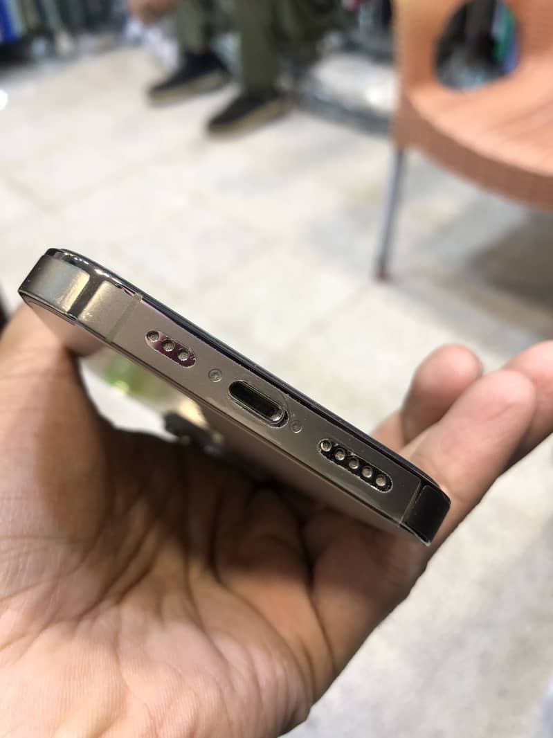 iPhone 14 Pro 4
