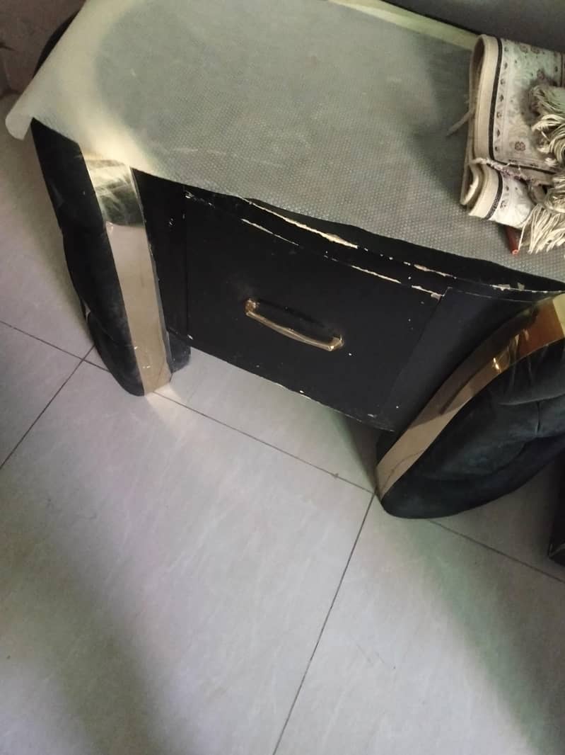 king size bed+dressing table/good condition 2