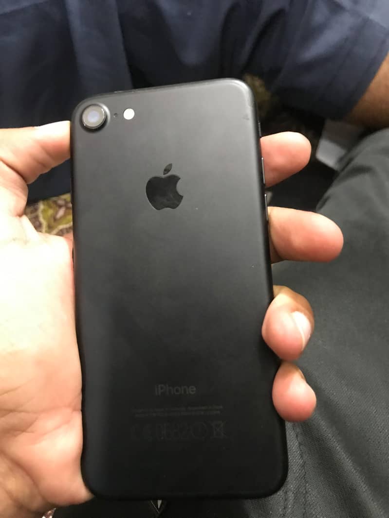Apple iPhone 7 1