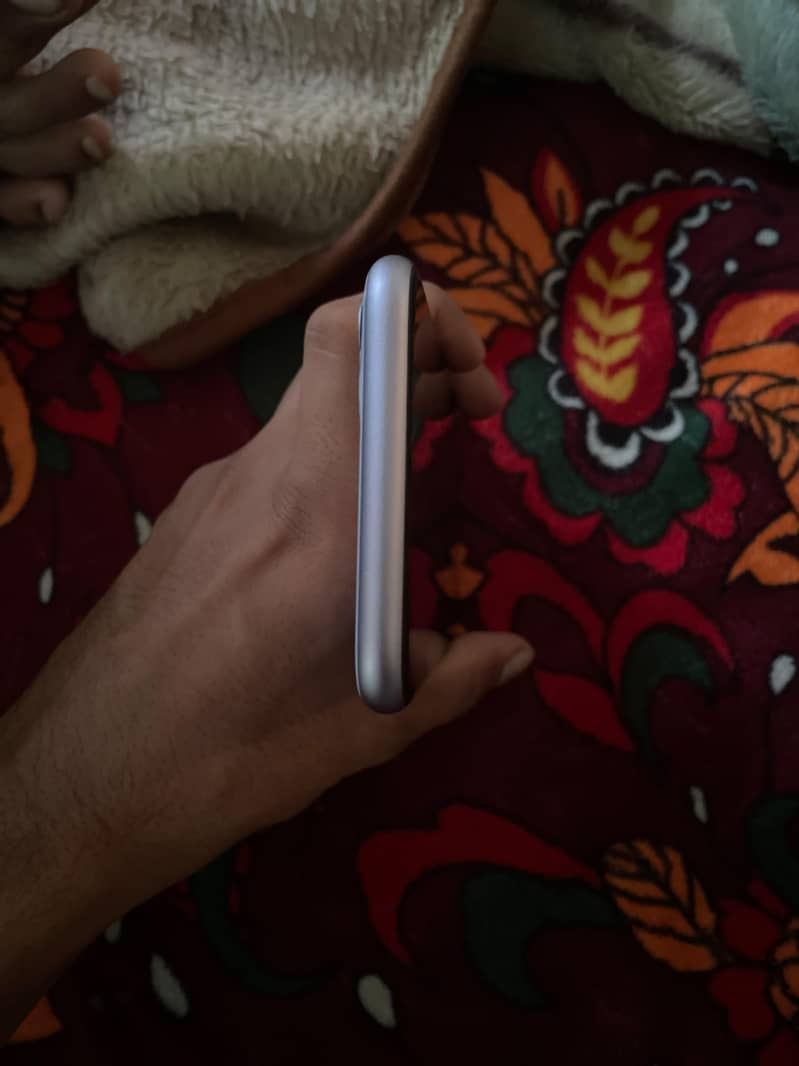 Apple iPhone 11 3