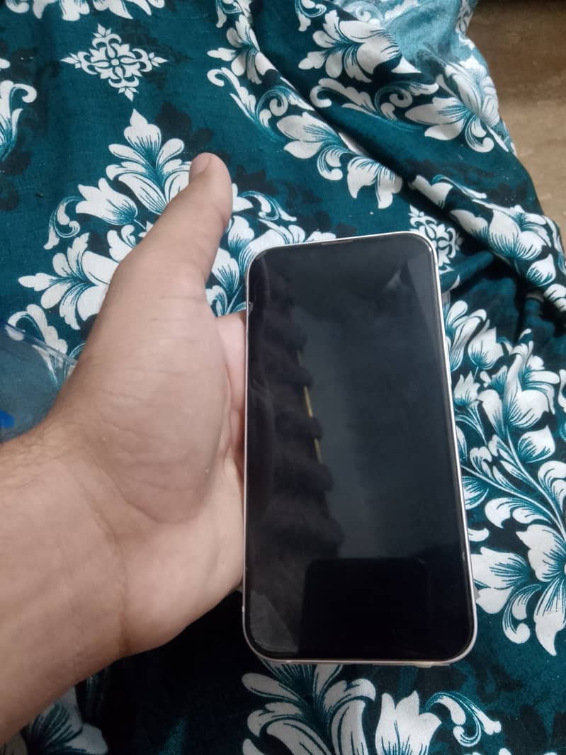 Apple iPhone 13 1