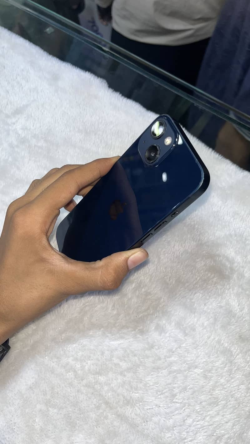 Apple iPhone 13 1