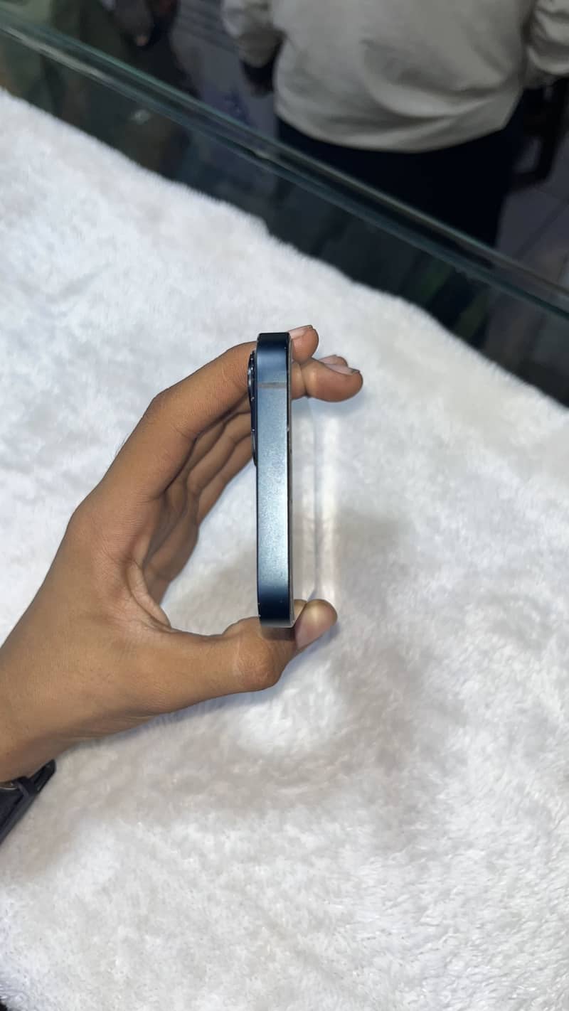 Apple iPhone 13 3