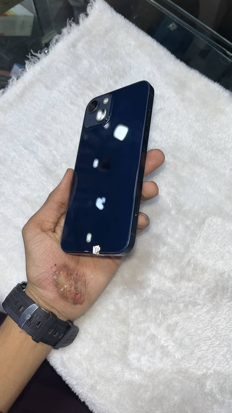Apple iPhone 13 6