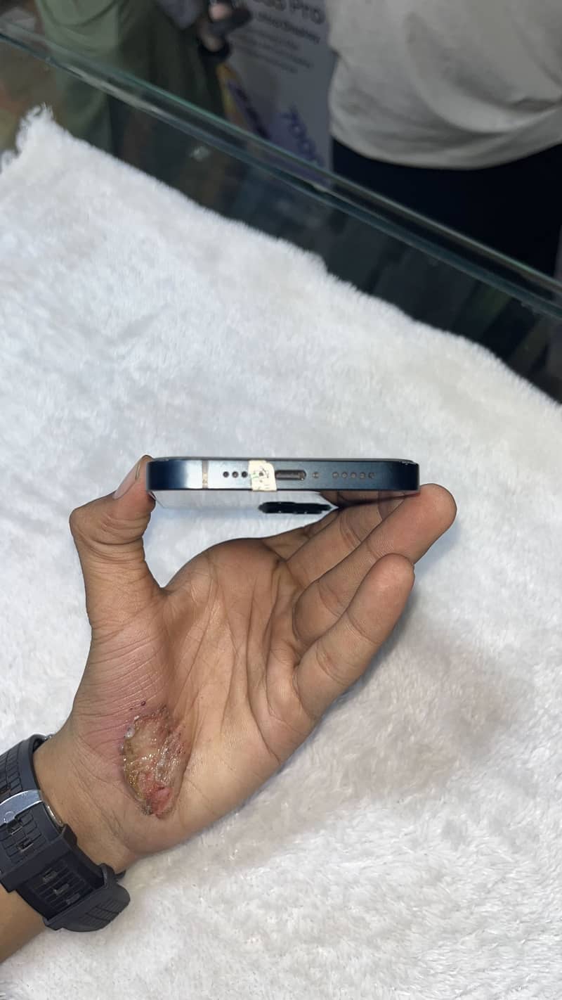 Apple iPhone 13 7