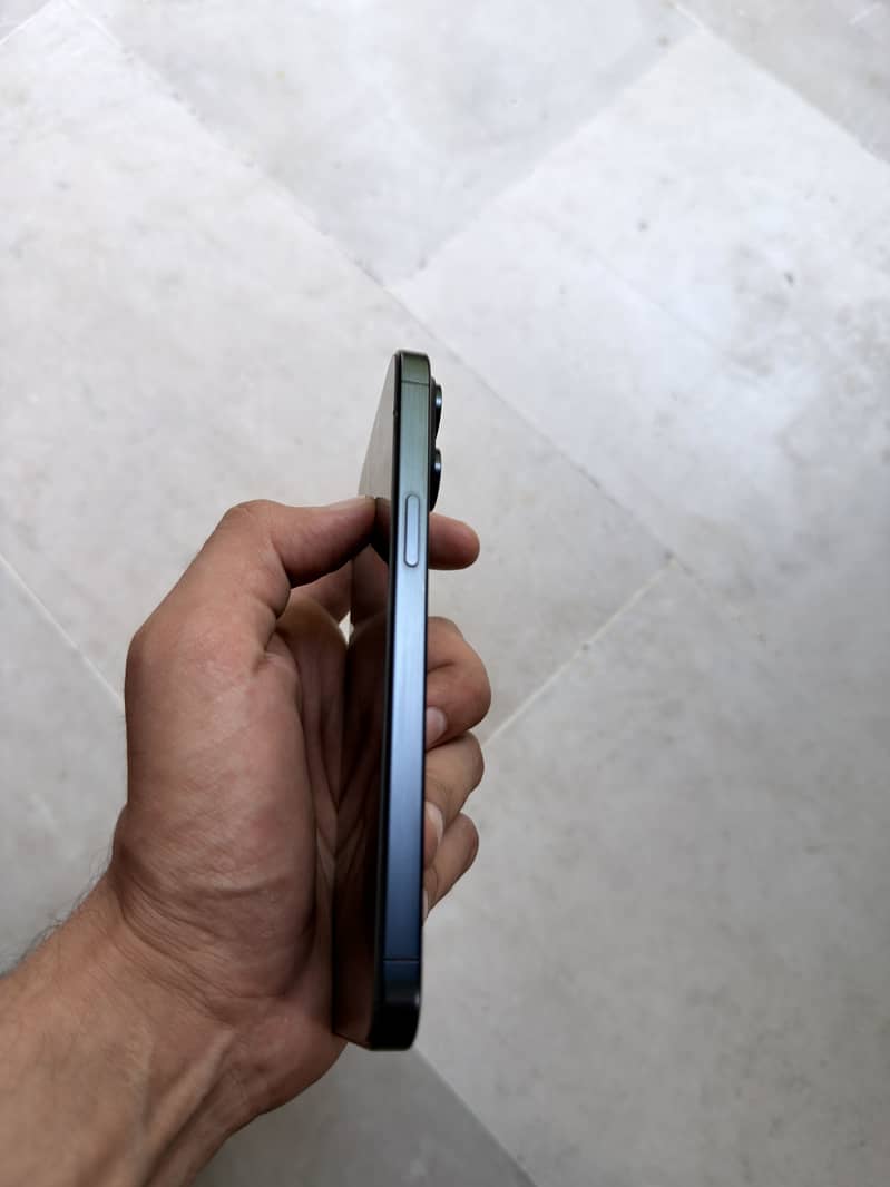 iPhone 15 Pro Max 2