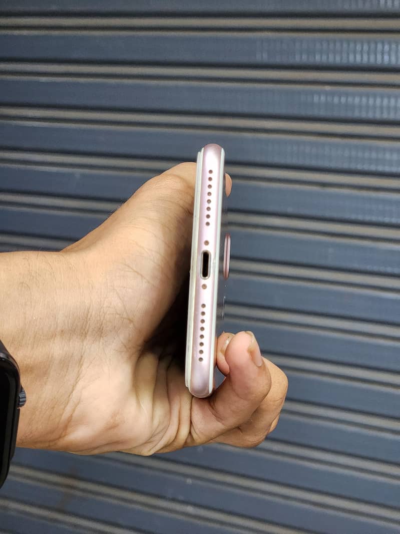 Apple iPhone 7 Plus 2