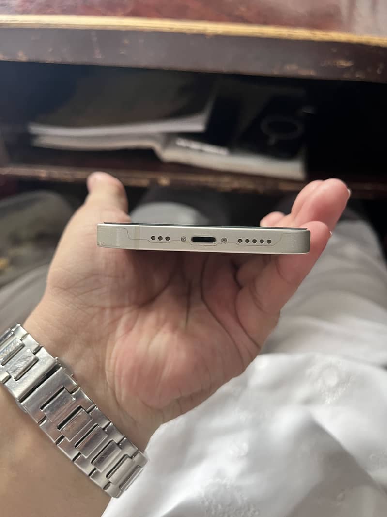 Apple iPhone 13 4