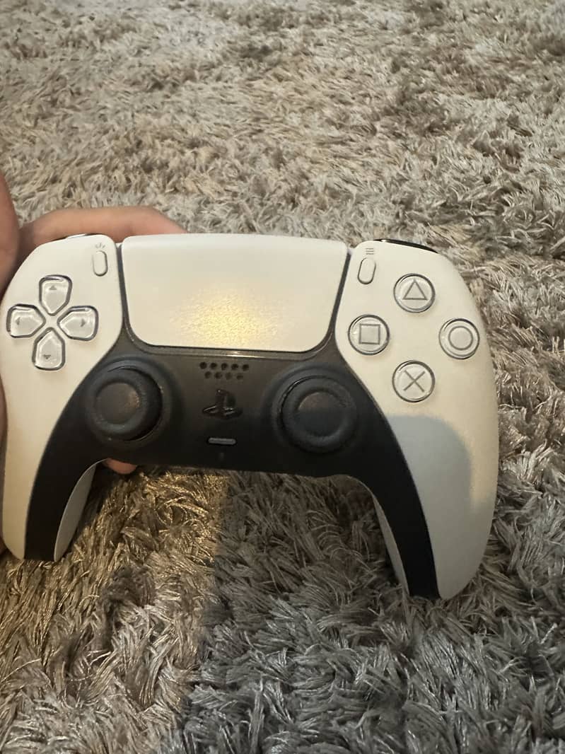 Ps5 and ps4 controllers 4