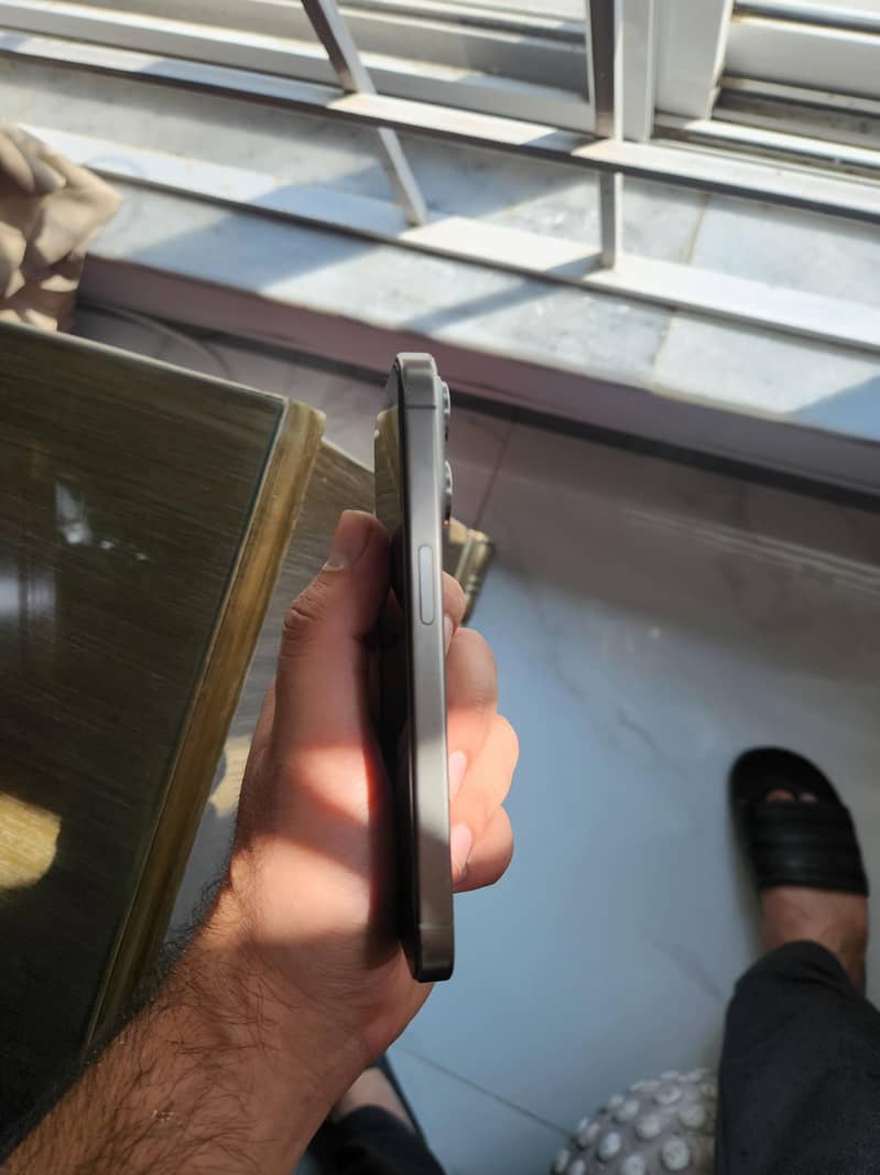 Apple iPhone 15 Pro 2
