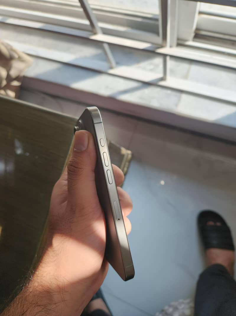 Apple iPhone 15 Pro 3