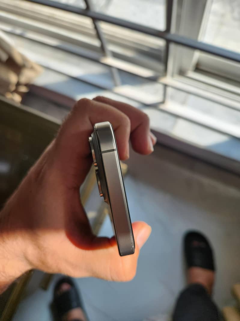 Apple iPhone 15 Pro 4