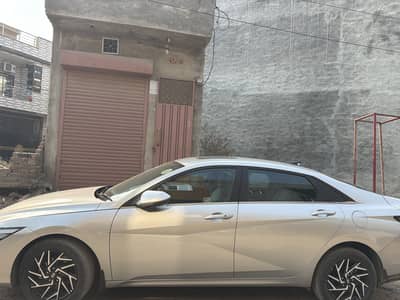 Hyundai Elantra 2025