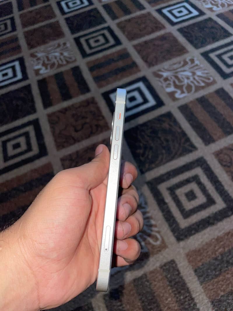Apple iPhone 12 1