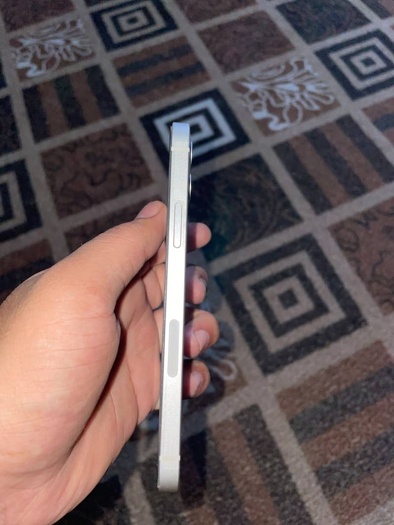 Apple iPhone 12 2