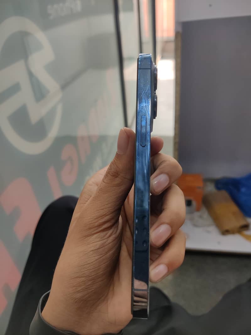 Apple iPhone 13 Pro 2