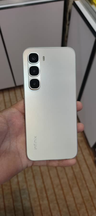 Infinix Hot 60 Pro 8+8 ram 128 memory