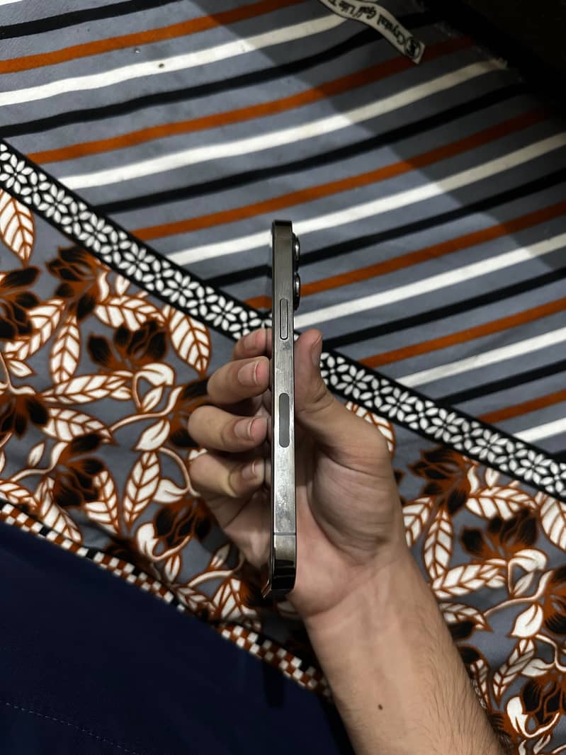 Apple iPhone 13 Pro 4