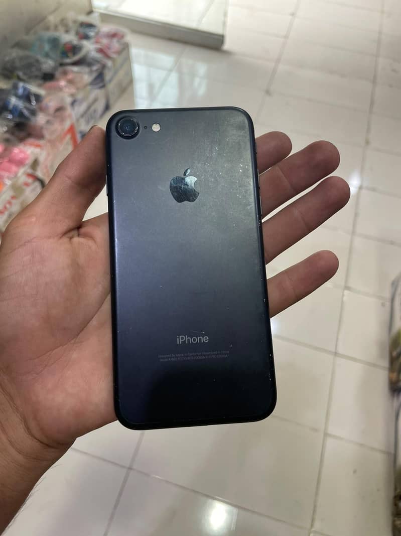 Apple iPhone 7 2