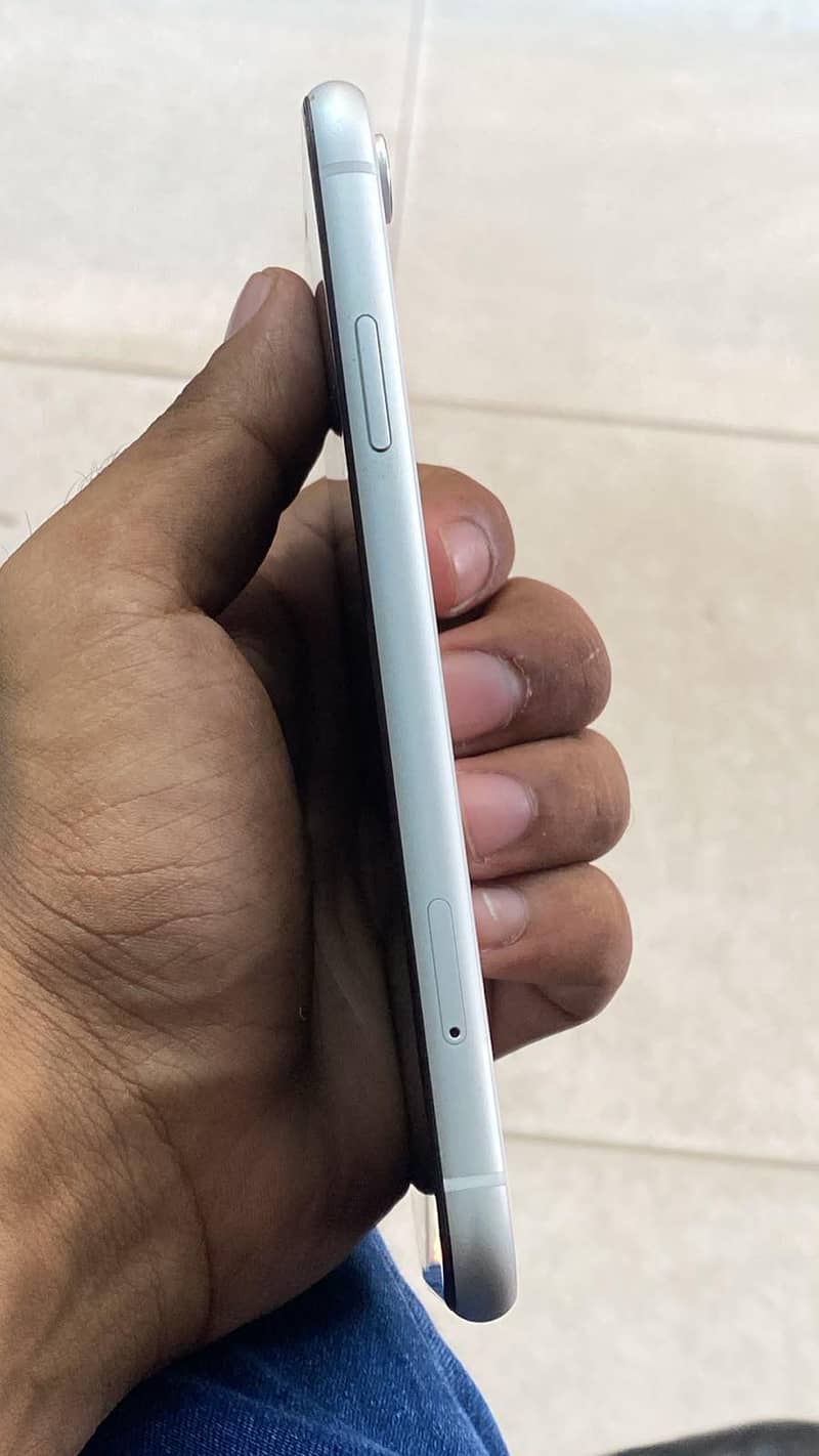 Apple iPhone XR 1