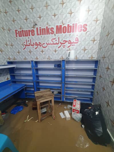 موبائل شاپ کا مکمل فرنیچر اور فکسچر برائے فروخت۔  اس میں موبائل ایکسی