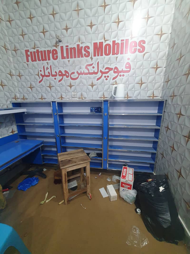 موبائل شاپ کا مکمل فرنیچر اور فکسچر برائے فروخت۔  اس میں موبائل ایکسی 0