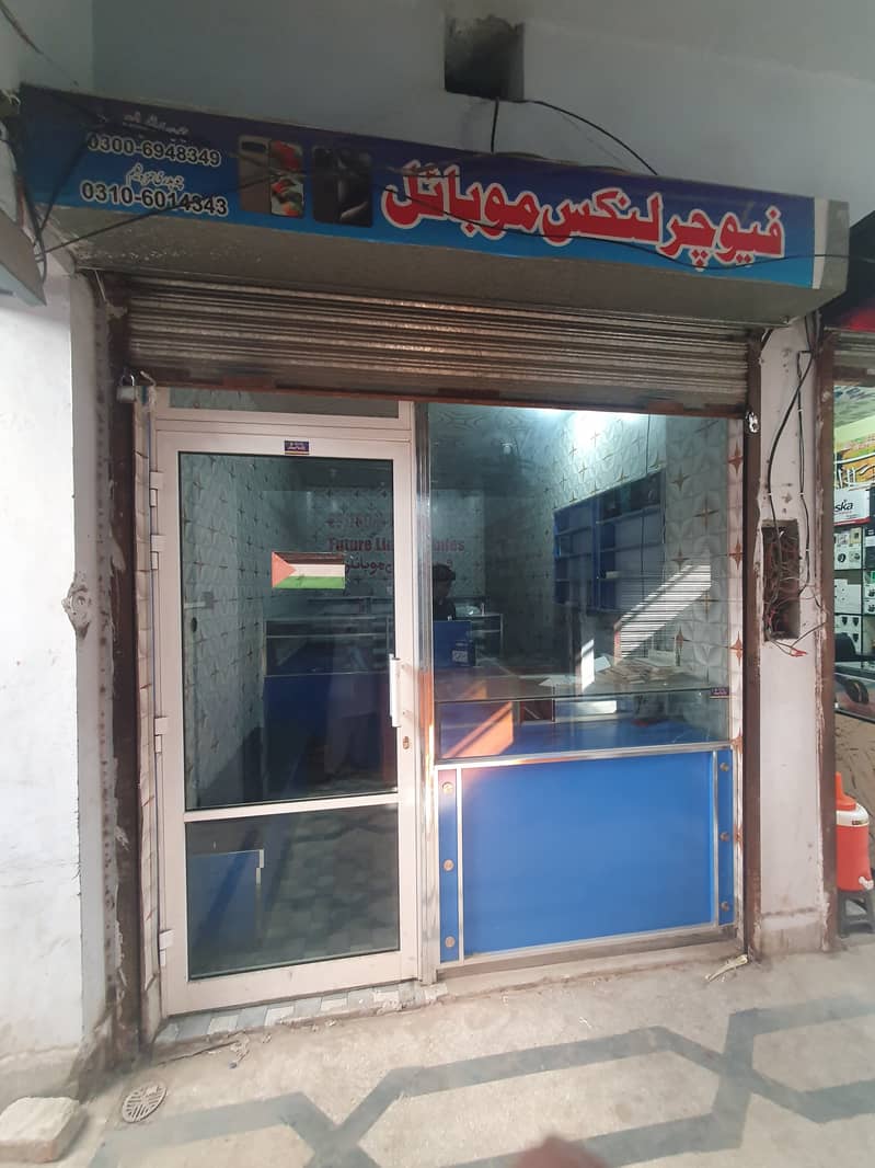 موبائل شاپ کا مکمل فرنیچر اور فکسچر برائے فروخت۔  اس میں موبائل ایکسی 5