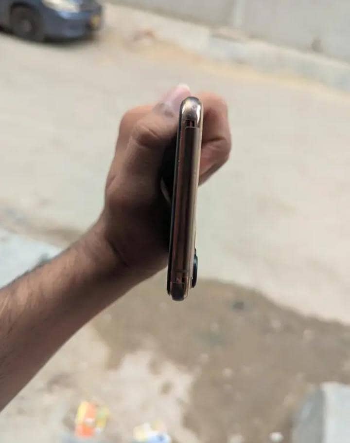 Apple iPhone 11 Pro Max 1