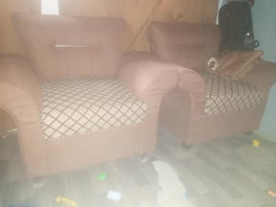 5 seater big and heavy sized sofa set are ready to used.