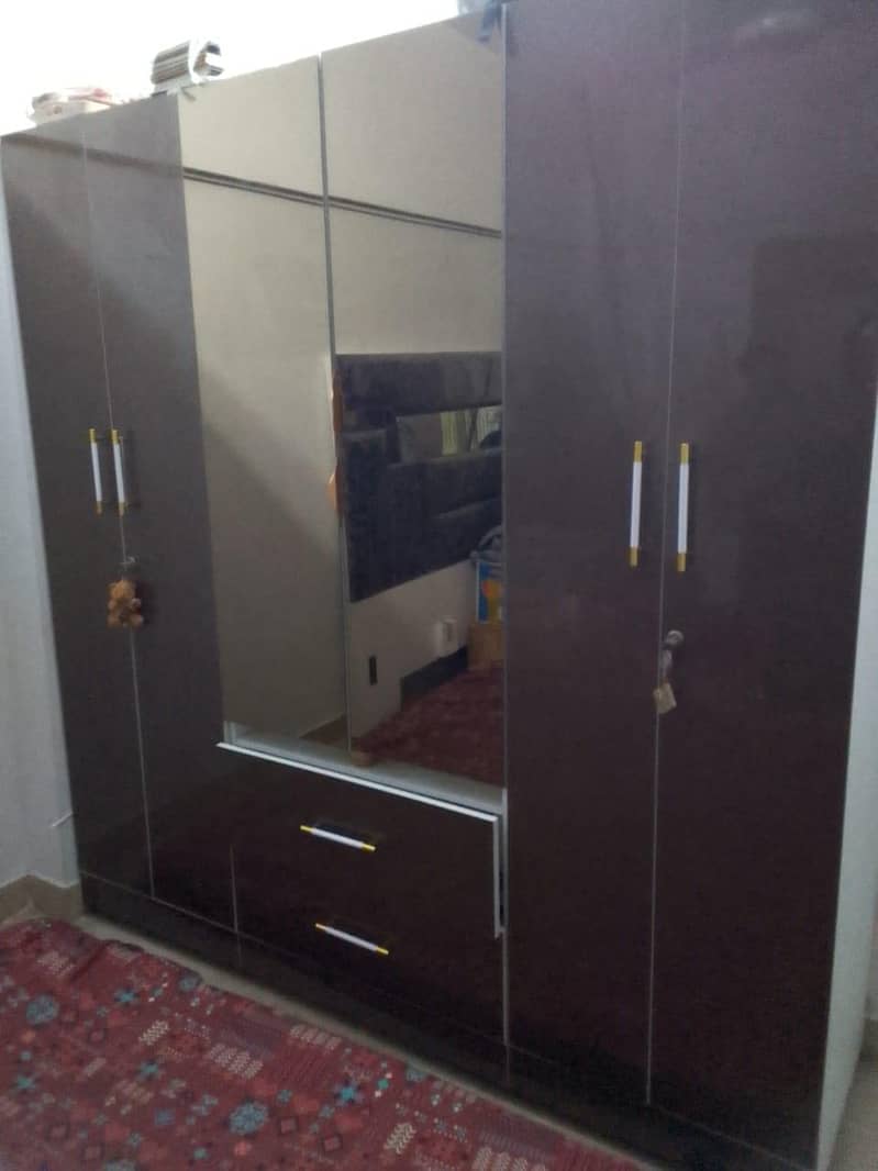 Wardrobe in mint condition 0