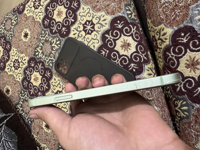 Apple iPhone 12 1