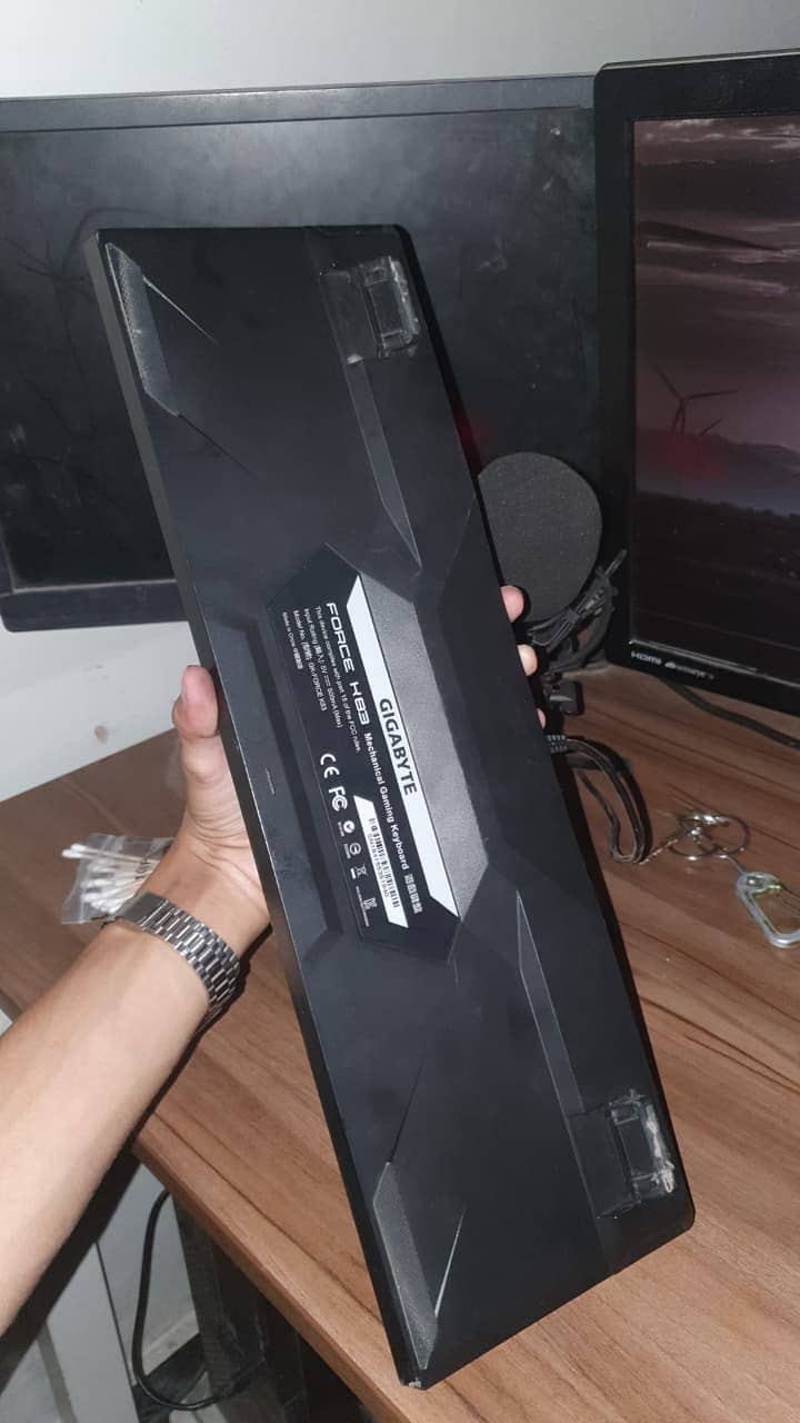 Gigabyte force k83 1