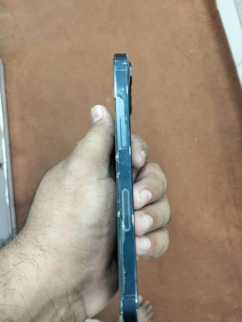 Apple iPhone 13 2
