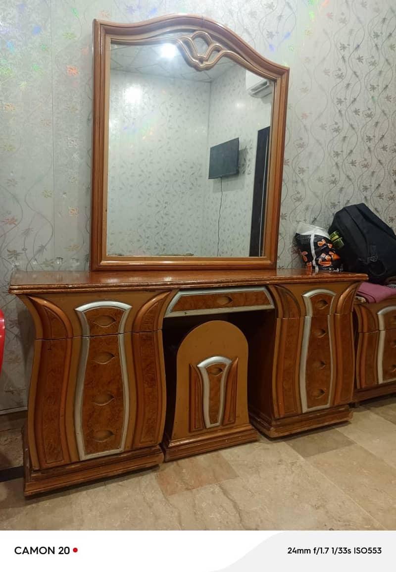 dressing table with mirror 2