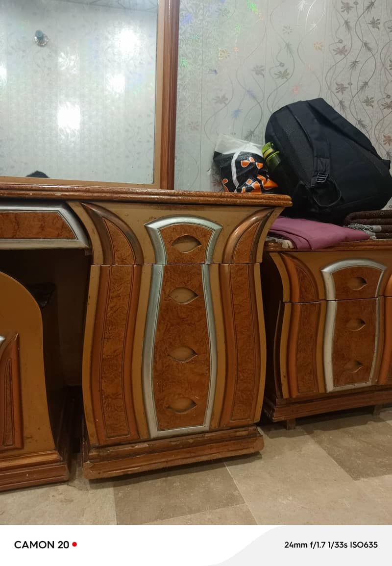 dressing table with mirror 3